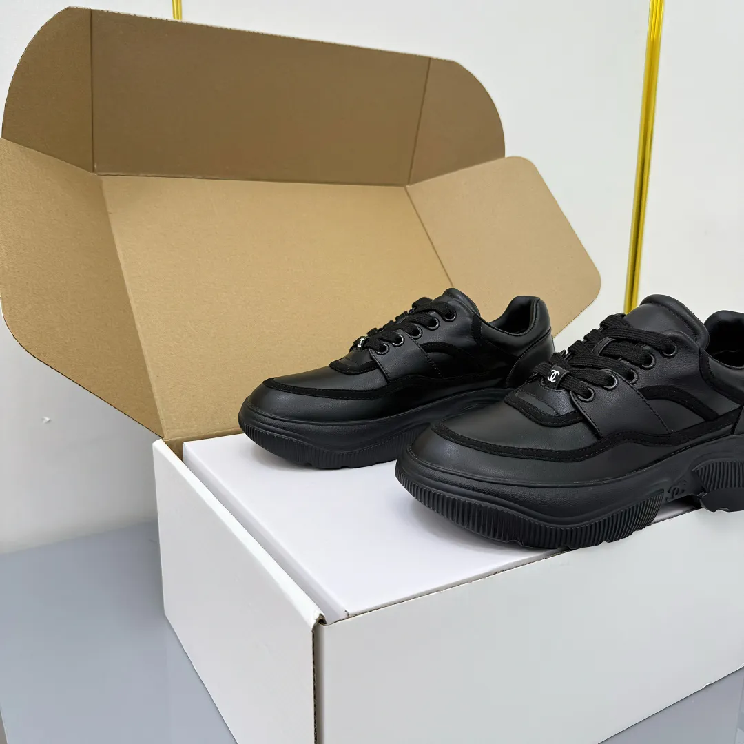 👟👟Ex-factory price 620👟👟 Chanel bread shoes ~ original calfskin panda shoes Chanel 25C latest hot style panda black and white sports shoes casual sneakers Xiaoxiang hot item classic black and white panda color coco girls must pay Fabric: original custom mixed sheepskin lining: original imported breathable mesh lining outsole: Original molded rubber + TPU combination Size: Women's 35-41